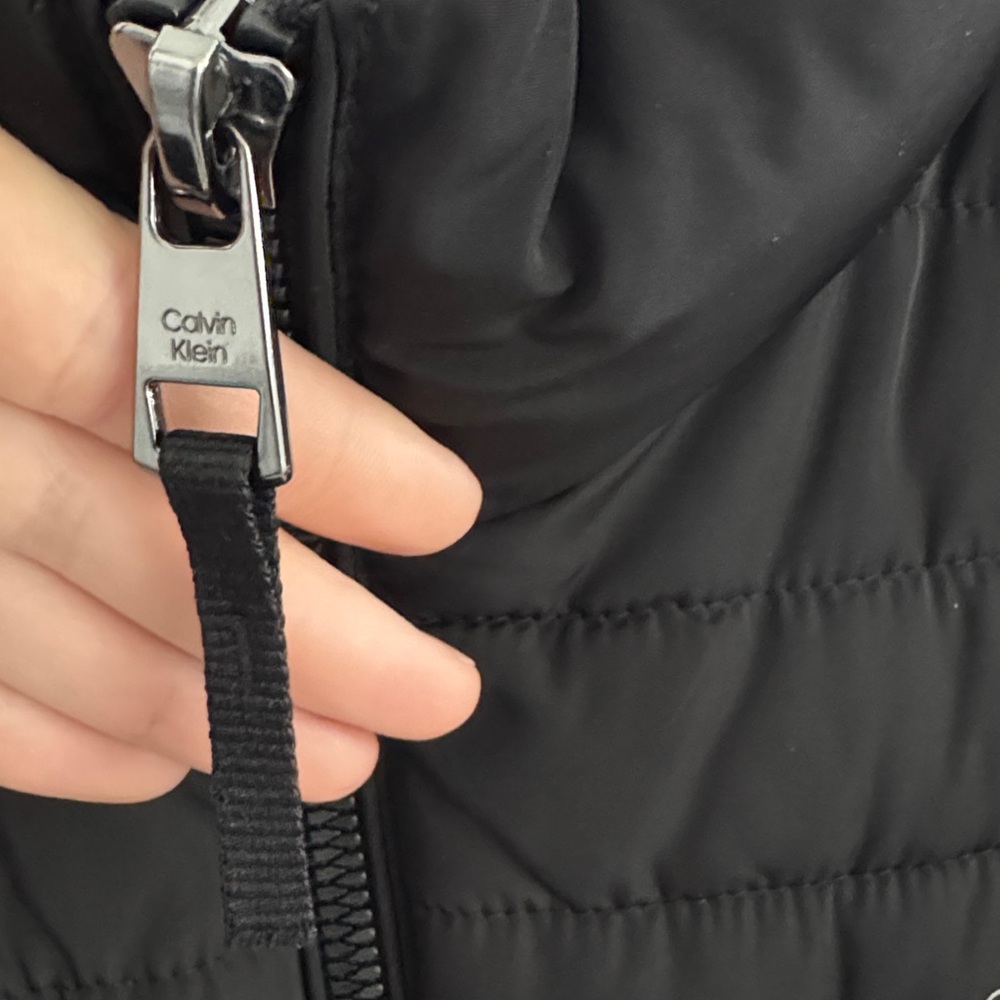 EXCELLENT CONDITION - Calvin Klein Men’s Black Puffer Jacket Sz M - Picture 3 of 9